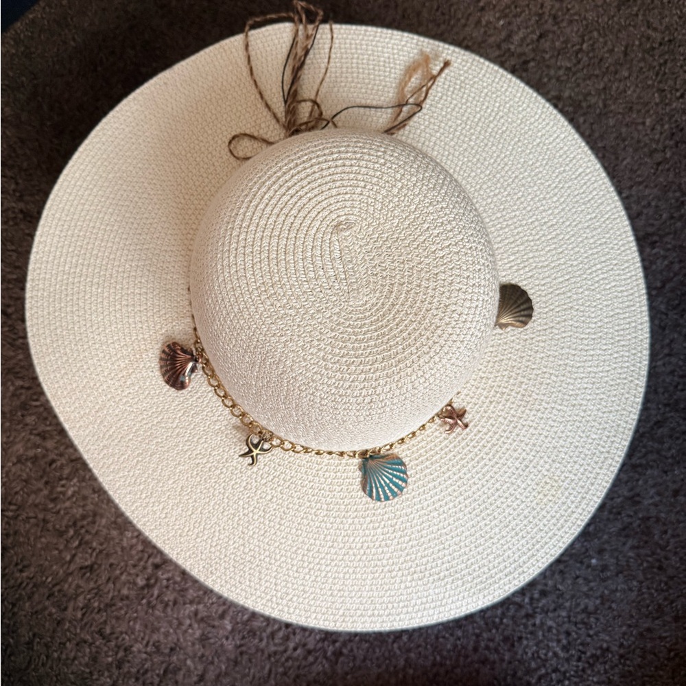 Straw Sun Hat with Shell Charm Chain - Cream